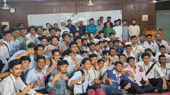 ঢাকা ও আইডিয়াল কলেজের ভুল বোঝাবুঝির অবসান ঘটিয়ে শান্তি চুক্তি