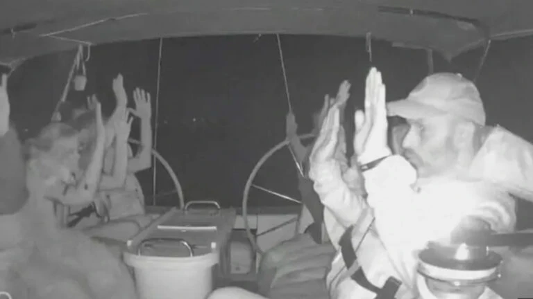 সুমুদ ফ্লোটিলায় ইসরায়েলি হামলা, গ্রেটা থুনবার্গসহ শতাধিক মানবাধিকার কর্মী আটক