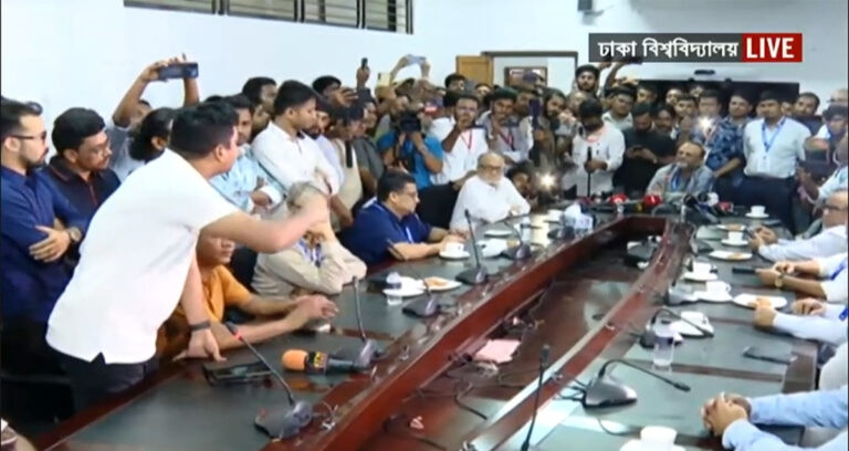 ঢাবি ভিসির সঙ্গে উত্তপ্ত বাকবিতণ্ডা, ছাত্রদল নেতার