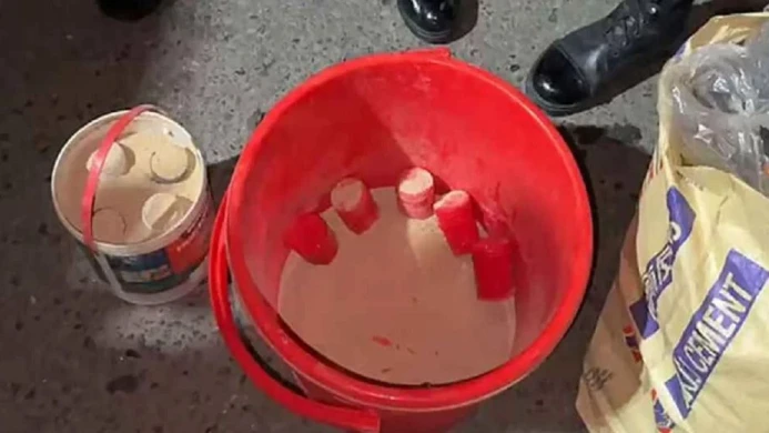 মোহাম্মদপুরে সেনা অভিযান: জেনেভা ক্যাম্পে ৩২ ককটেল উদ্ধার, আটক ৪