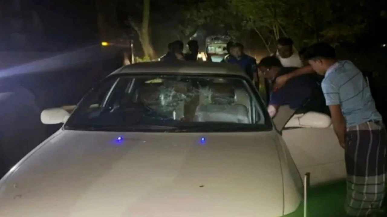 নাটোরের লালপুর উপজেলা সড়কে এক প্রাইভেটকার চালককে গলাকেটে হত্যা