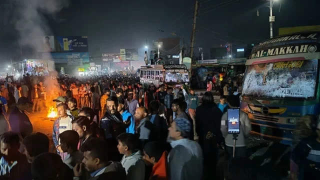 বরিশালে হাফ ভাড়া নিয়ে ছাত্র-শ্রমিক সংঘর্ষ, আহত অন্তত ২০