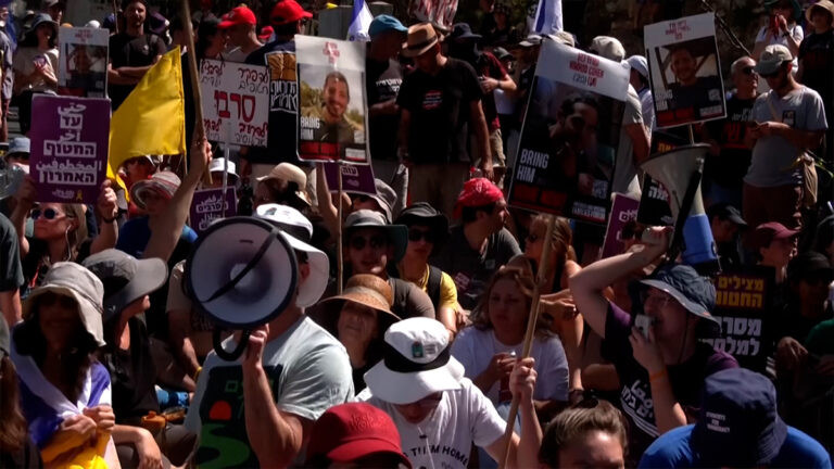 ইসরায়েলে দেশব্যাপী বিক্ষোভ: গাজায় যুদ্ধবিরতি ও জিম্মি মুক্তির দাবি