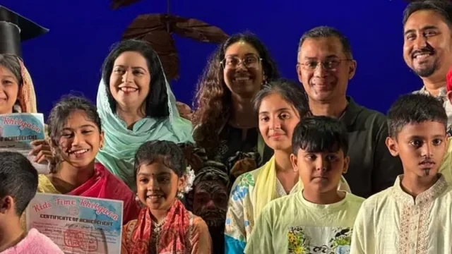 বেইলি রোডে সপরিবারের মঞ্চনাটক উপভোগ প্রধানমন্ত্রীর