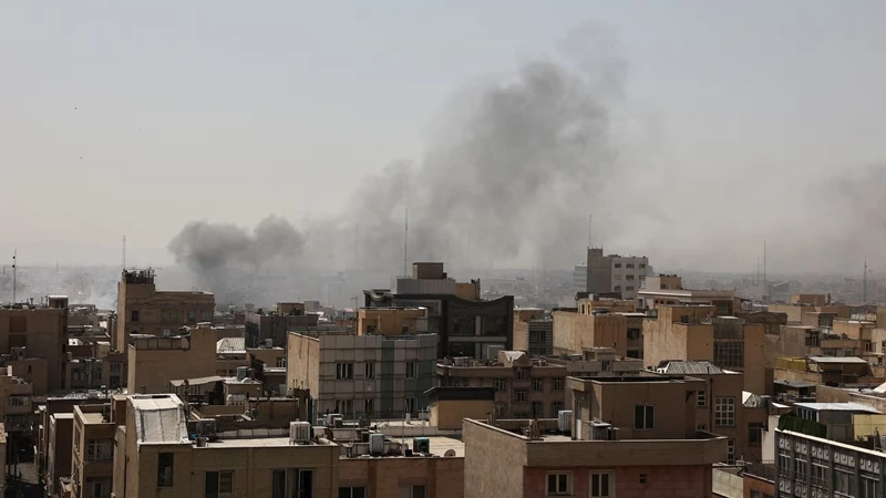 তেহরানের কেন্দ্রস্থলে ইসরায়েলের ফের বিমান হামলা