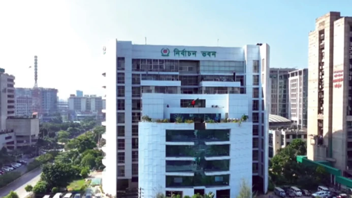 ‘গণভোট’ বিতর্কে রাজনৈতিক অস্থিরতা, অনিশ্চয়তায় জাতীয় নির্বাচন