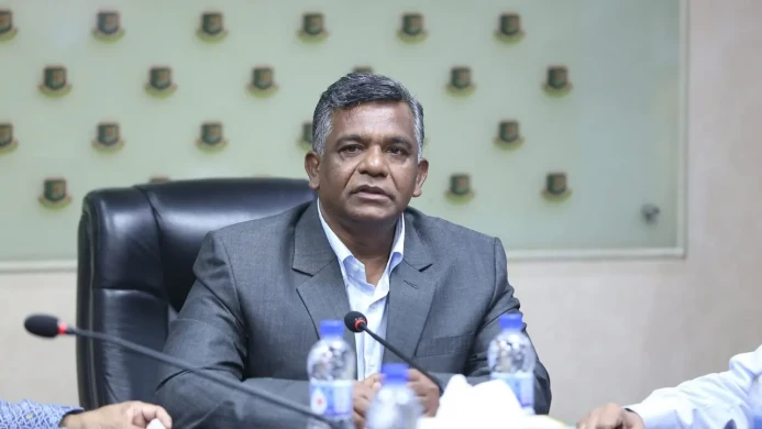 পারিবারিক কারণ দেখিয়ে দেশ ছাড়লেন বিসিবি সভাপতি বুলবুল