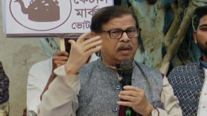 সাধারণ মানুষের কথা শোনে এমন সরকার দরকার: মান্না