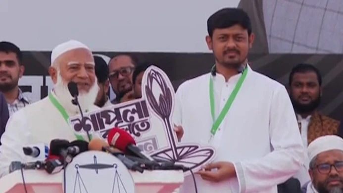 নাসীরুদ্দীন পাটওয়ারীর হাতে শাপলা কলি তুলে দিলেন জামায়াত আমির