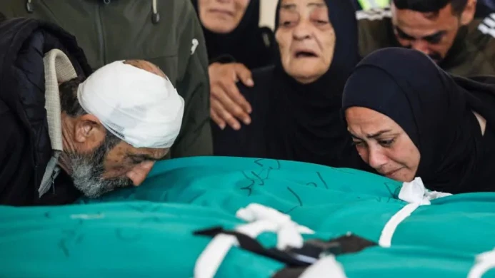 দক্ষিণ লেবাননে ইসরায়েলি হামলায় শিশুসহ ৪ জন নিহত