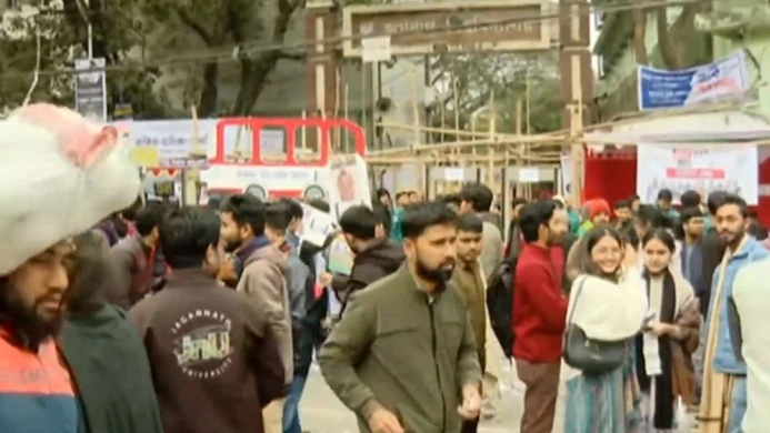 ভোটের আমেজে মুখর জবি ক্যাম্পাস, চলছে জকসু নির্বাচন