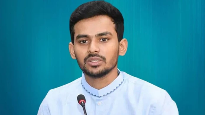 ঢাকা-১০ এ স্বতন্ত্র প্রার্থী হিসেবে নির্বাচনে নামছেন আসিফ মাহমুদ