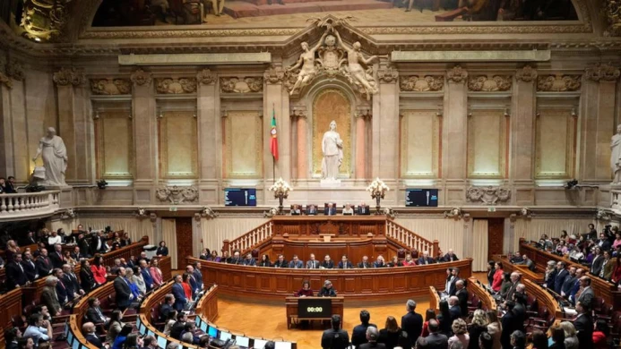 পর্তুগালের সংসদে জনসমক্ষে বোরকা নিষিদ্ধের বিতর্কিত বিল পাস