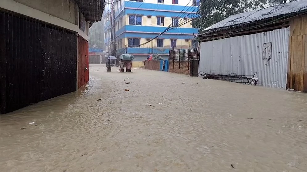 বান্দরবানের লামায় পাহাড় ধসে প্রাণ গেল ৫ জনের