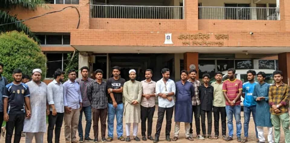 নর্থ সাউথে কুরআন অবমাননা: গবি শিক্ষার্থীদের তীব্র প্রতিবাদ ও শাস্তির দাবি