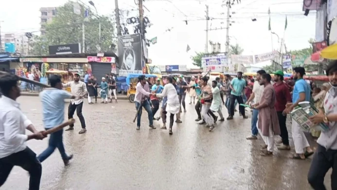 নারায়ণগঞ্জে ছাত্রদল-ছাত্রশিবিরের সংঘর্ষে আহত ৮