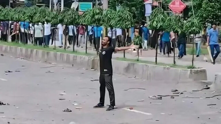 আবু সাঈদ হত্যা মামলা: ৬ আসামি ট্রাইব্যুনালে হাজির, অভিযোগ গঠনের আদেশ আজ