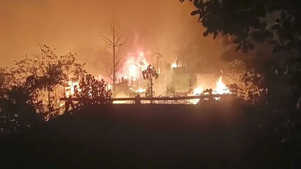 উখিয়ায় রোহিঙ্গা ক্যাম্পে ভয়াবহ অগ্নিকাণ্ড