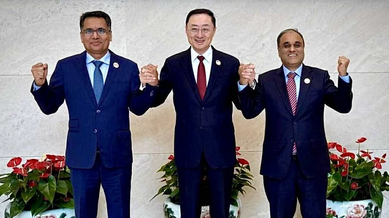 চীন, বাংলাদেশ ও পাকিস্তানের বৈঠকে কৌশলগত সম্পর্ক দৃঢ় করার বার্তা