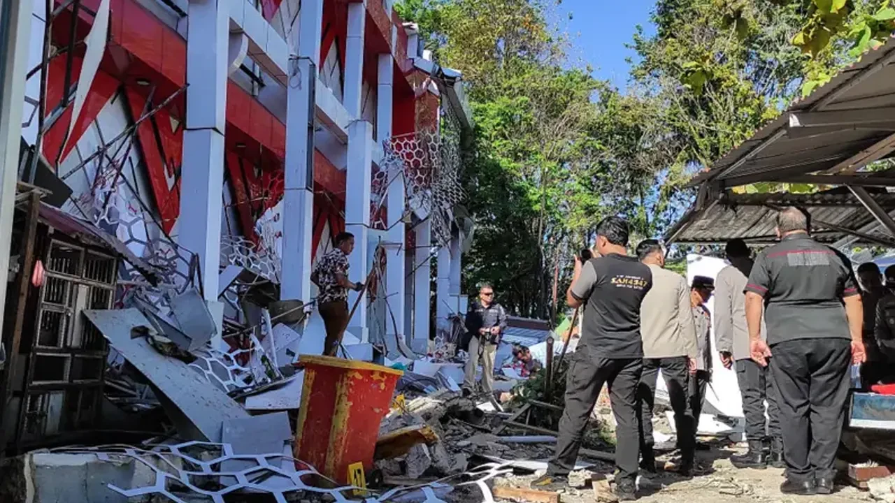 ইন্দোনেশিয়ায় ৭.৪ মাত্রার শক্তিশালী ভূমিকম্প