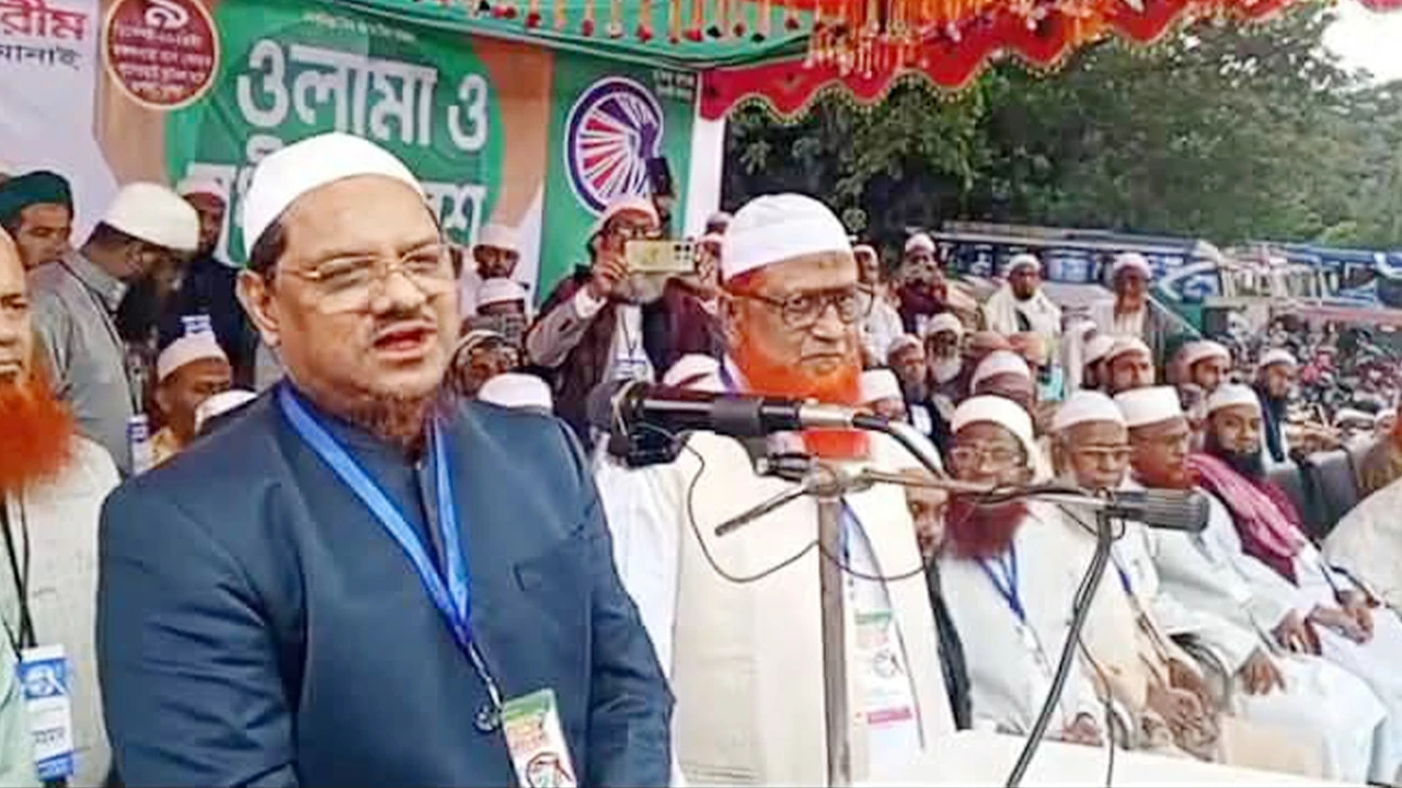 চাঁদাবাজ–দুর্নীতিবাজদের প্রশ্রয় দিলে দেশ এগোবে না: চরমোনাই পীর