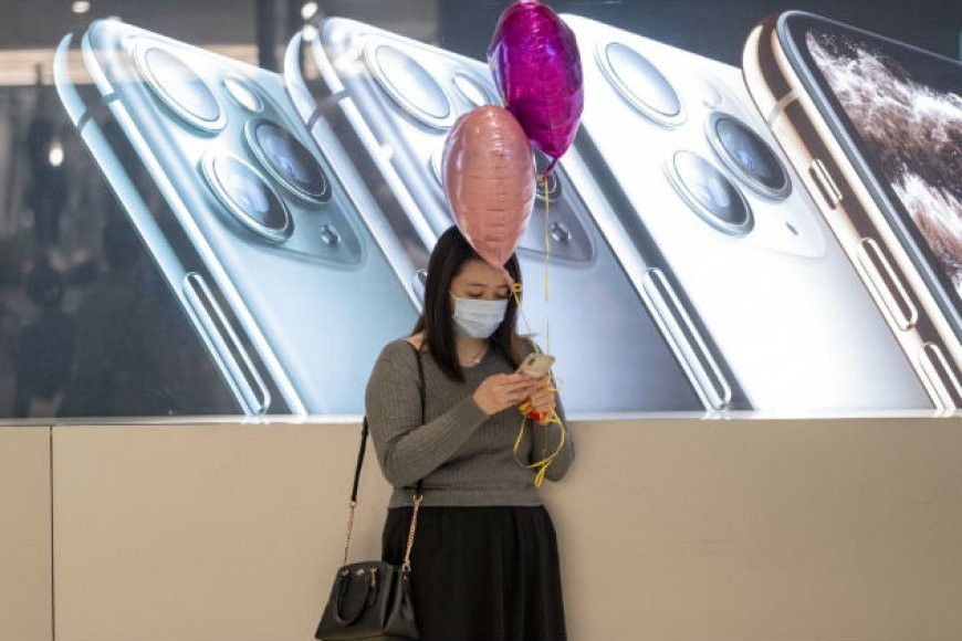 Apple calls for 'out of control' AI news warning to be withdrawn