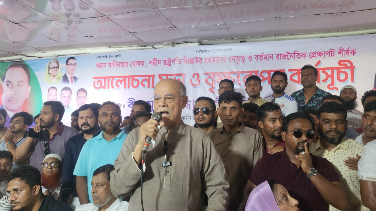 রূপগঞ্জে স্বেচ্ছাসেবক দলের আয়োজনে ঈদ পুনর্মিলনী ও বৃক্ষরোপণ কর্মসূচি