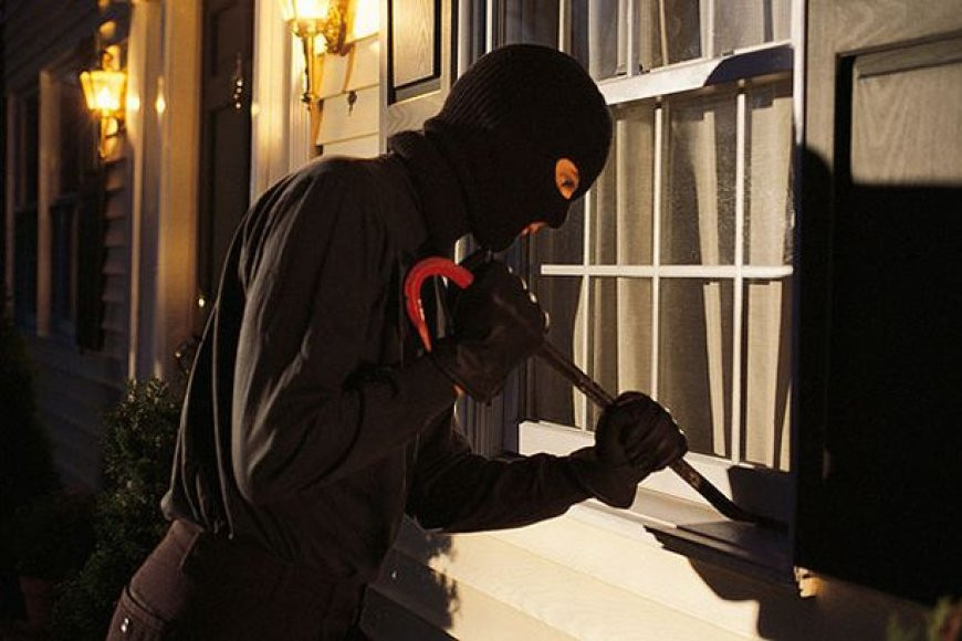 Jewellery theft from nationalised bank locker on Park Street, locker in-charge and brother held