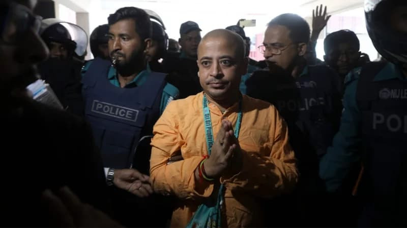বিষ্ফোরক মামলায় চিন্ময় কৃষ্ণ দাসকে জেলগেটে জিজ্ঞাসাবাদের নির্দেশ