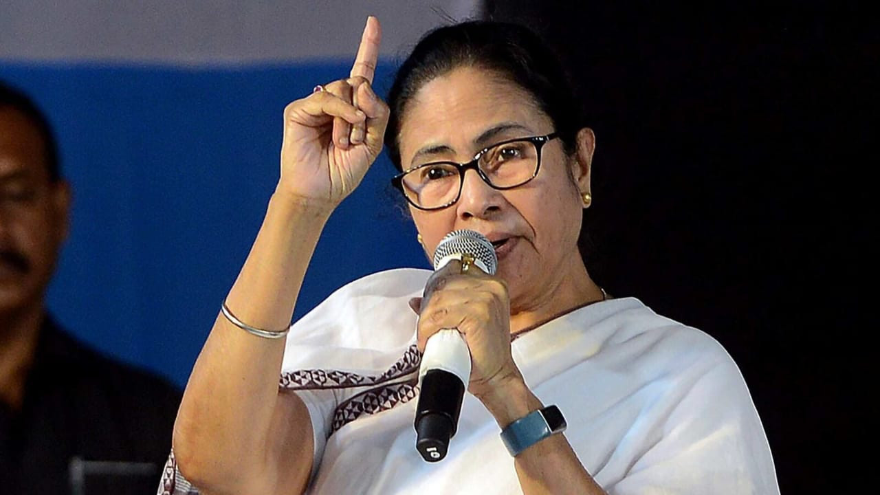 ভারত সরকারের রাজনৈতিক সিদ্ধান্তেই আ.লীগের নেতারা কলকাতায় এমন অভিযোগ মমতার