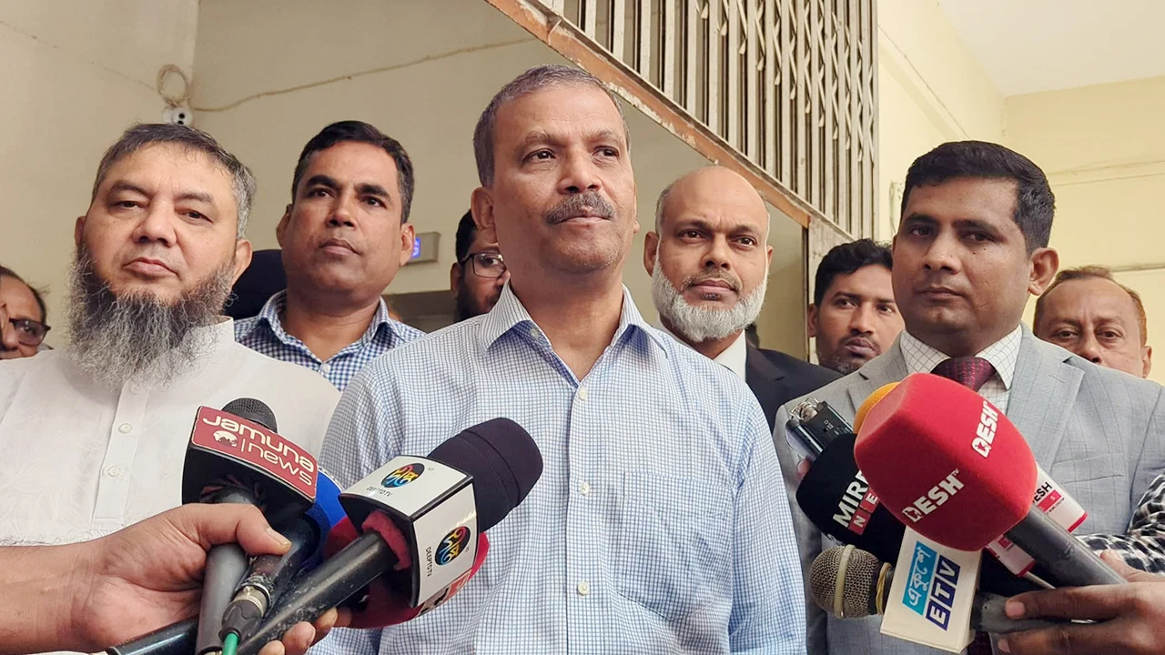 ফেব্রুয়ারিতেই সংসদ নির্বাচন, জনমনে শঙ্কার কারণ নেই: আইন উপদেষ্টা