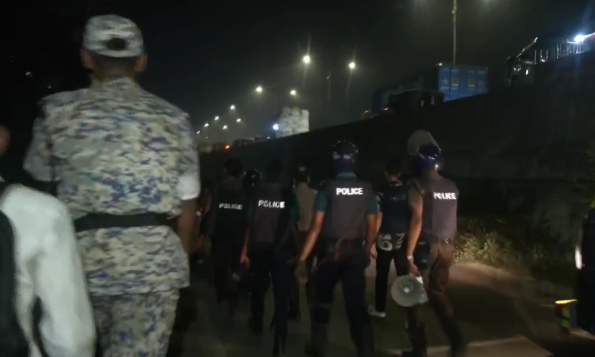 চট্টগ্রামে ধর্ষণের অভিযোগে পুলিশ-জনতার ধাওয়া পাল্টা ধাওয়া