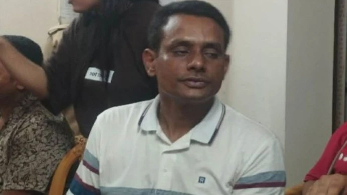 জাবিতে গোপনে ছাত্রীদের ছবি তুলে যুবদল নেতা আটক, মুচলেকায় মুক্তি