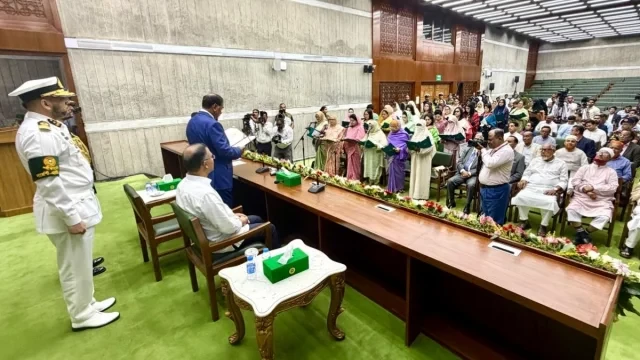 আনুষ্ঠানিকভাবে শপথ নিলেন সংরক্ষিত আসনের ৪৯ এমপি