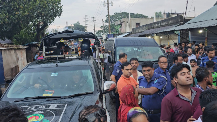 গাজীপুরে ব্যবসায়ী গ্রেপ্তারকে কেন্দ্র করে উত্তেজনা, যৌথ বাহিনীর হস্তক্ষেপ