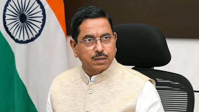 প্রশ্নফাঁসের বিরুদ্ধে আন্দোলনের পর নতুন শিক্ষামন্ত্রী প্রহ্লাদ জোশী
