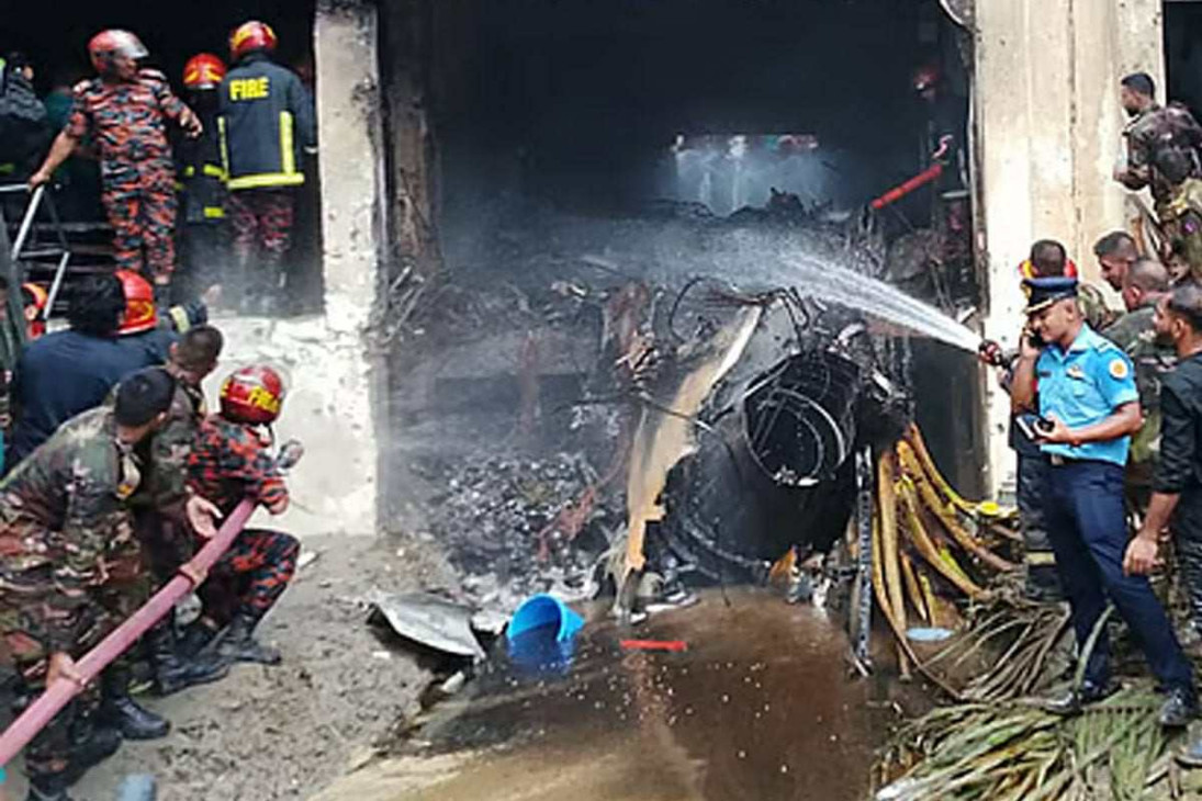উত্তরায় বিমান বিধ্বস্তে আহত শতাধিক শিশু, পরিচয় মেলেনি ৭ জন নিহতের