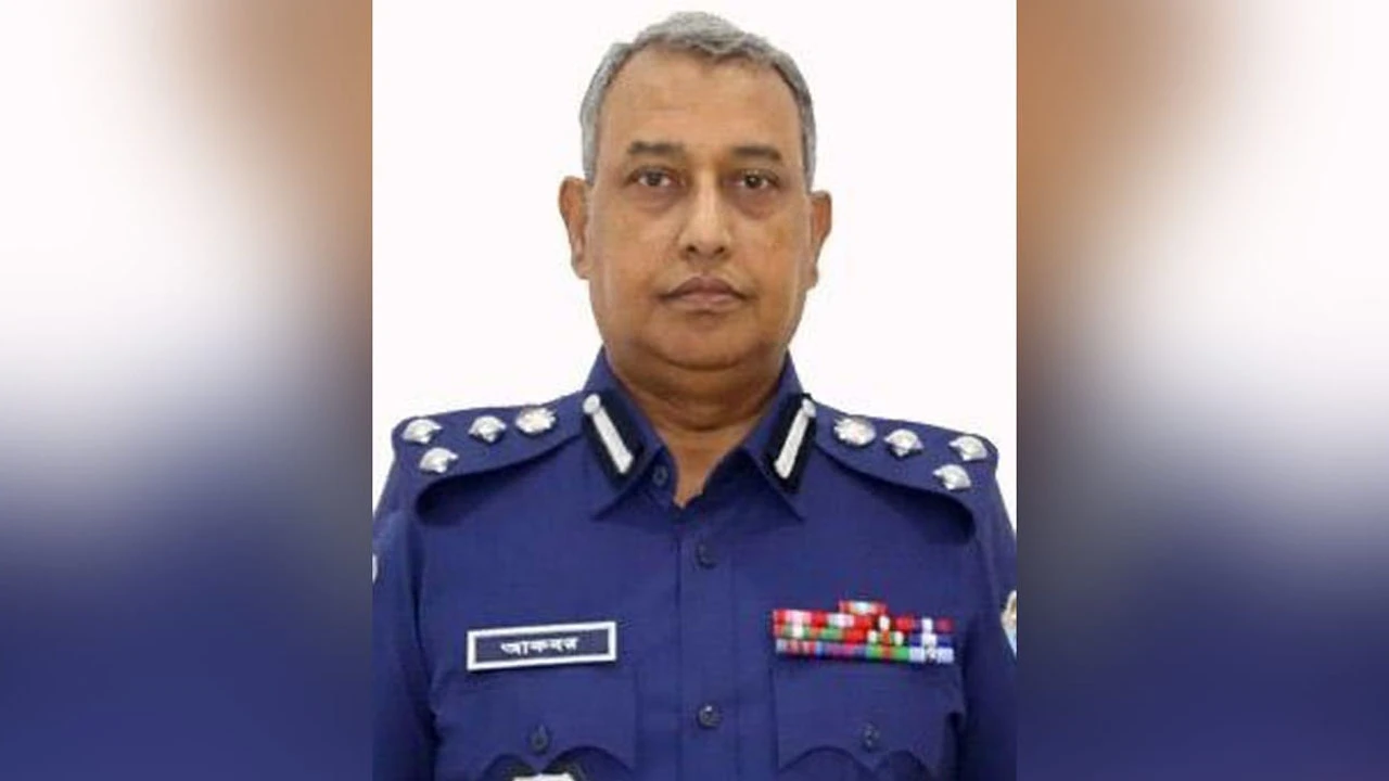 পদোন্নতি বঞ্চিত হয়ে চাকরি ছাড়লেন সিআইডি প্রধান আকবর খান