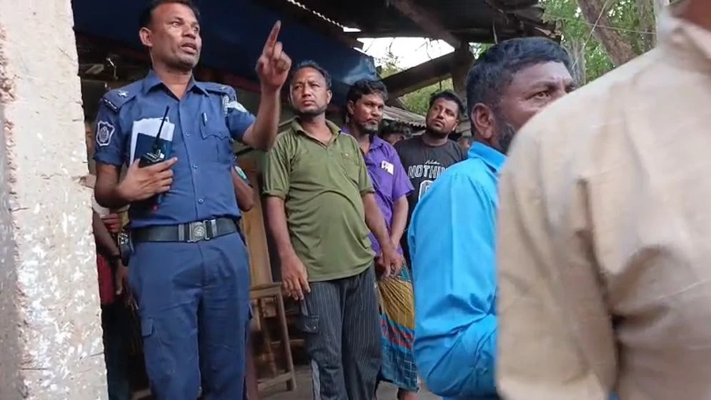 ঘুষের টাকায় পুলিশের পোশাক, ঘুষ খাওয়ার মন্তব্যে সেই এএসআই ক্লোজড