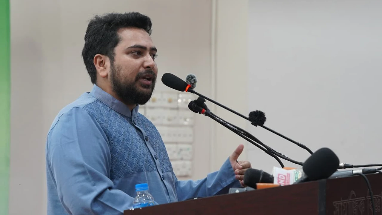 দেশে ফিরলেই শেখ হাসিনার মৃত্যুদণ্ড কার্যকর করতে হবে: নাহিদ ইসলাম