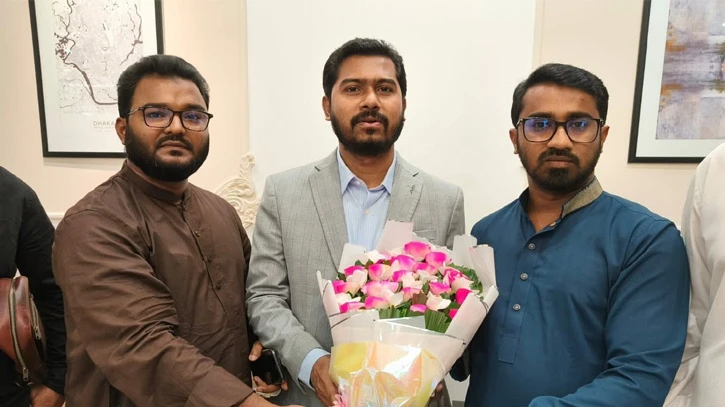 সিঙ্গাপুরে চিকিৎসা শেষে দেশে ফিরলেন নুরুল হক নুর