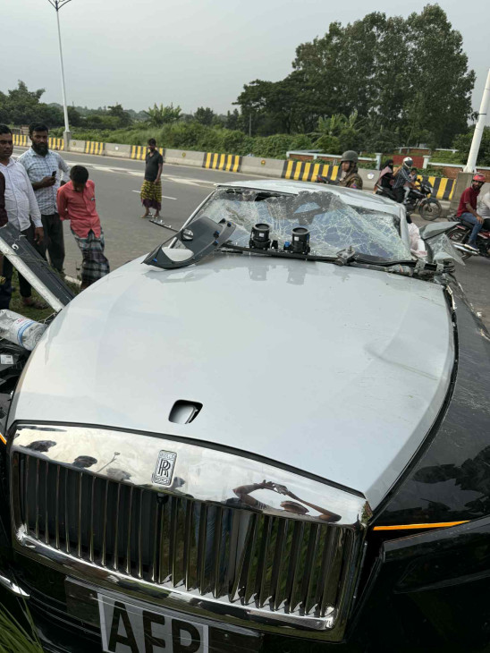 ৩০০ ফিটে ভয়াবহ রোলস-রয়েস দূর্ঘটনা: মাস্কো গ্রুপের এমডিসহ ৪জন আহত
