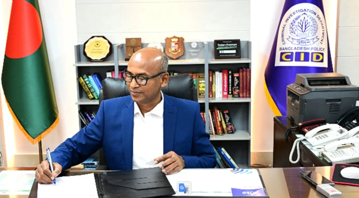 সিআইডি প্রধানের দায়িত্ব নিলেন ব্যারিস্টার মোশাররফ হোছাইন