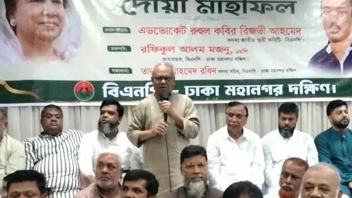 খালেদা জিয়ার দেখানো গণতন্ত্রের পথেই বিএনপি: রিজভী