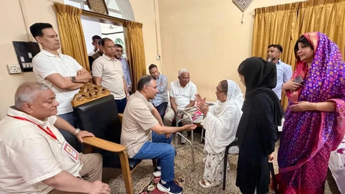 খালেদা জিয়ার বান্ধবী খালেদা রাব্বানীর বাসায় গেলেন প্রধানমন্ত্রী