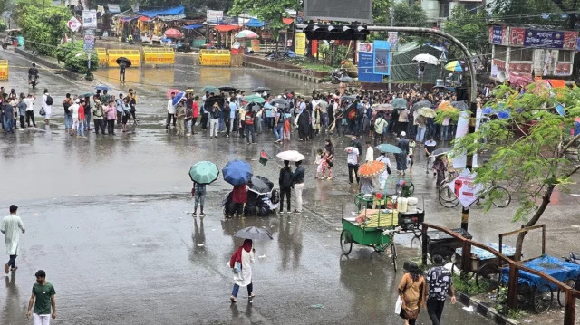 জুলাই সনদ ও আহতদের পূর্নবাসনের  দাবিতে জুলাই যোদ্ধাদের সড়ক অবরোধ,ভোগান্তিতে জনগণ