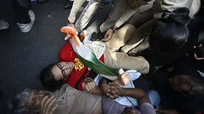 সিইসির পদত্যাগের দাবিতে দিল্লিতে বিক্ষোভ, আটক ৫ শতাধিক
