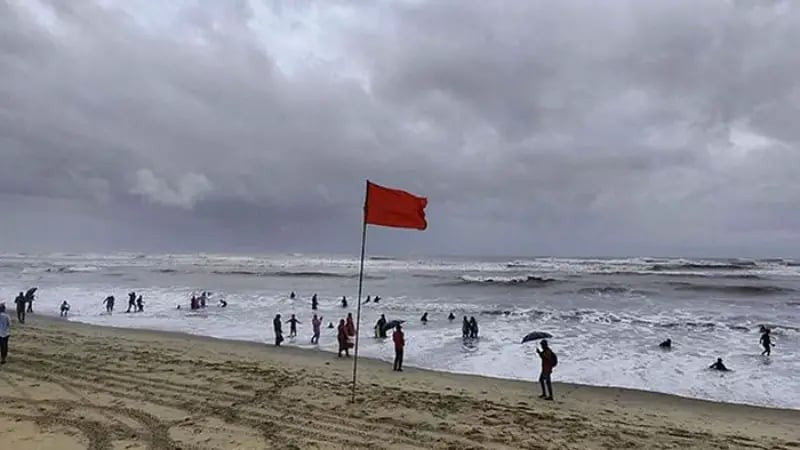 উত্তাল সমুদ্র, দেশের সব বন্দরে ৩ নম্বর সতর্ক সংকেত