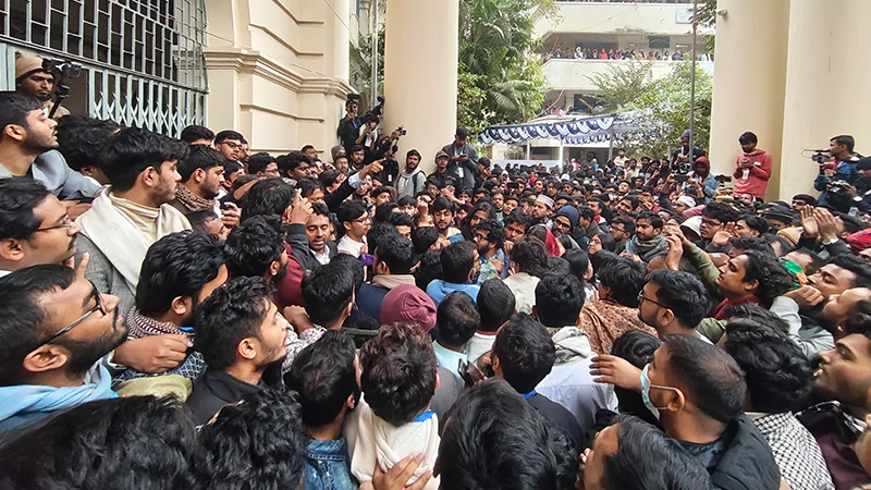 জকসু নির্বাচন স্থগিত, বিক্ষোভে উত্তাল জগন্নাথ বিশ্ববিদ্যালয়