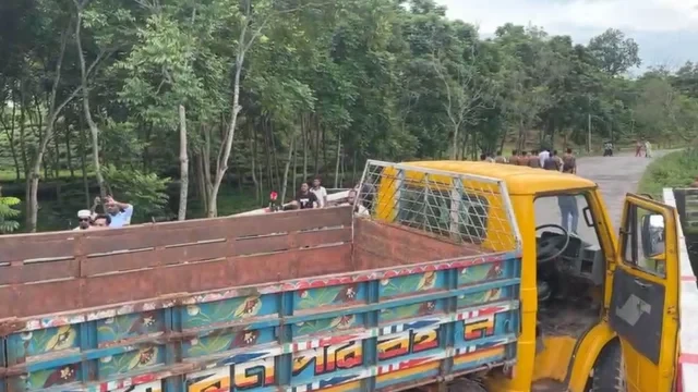 হবিগঞ্জে যাওয়ার পথে ট্রাক দিয়ে এনসিপির গাড়িবহর আটকাল পুলিশ